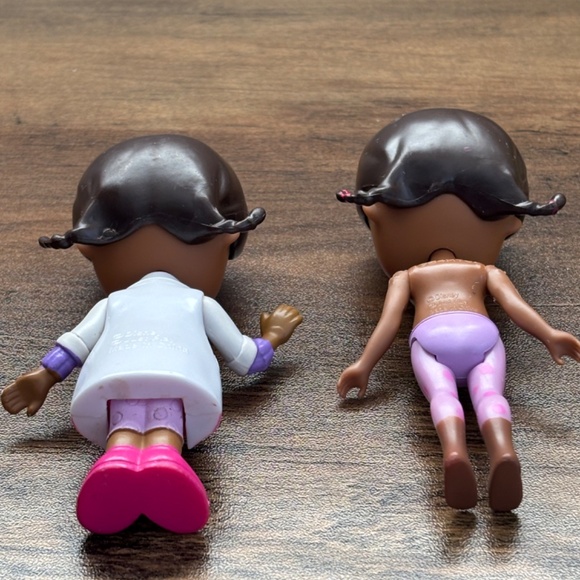 * 2 Disney Jr. Action Figure DOC MCSTUFFINS Just Play 3.5" Doll Toys Cake Topper - Picture 7 of 12